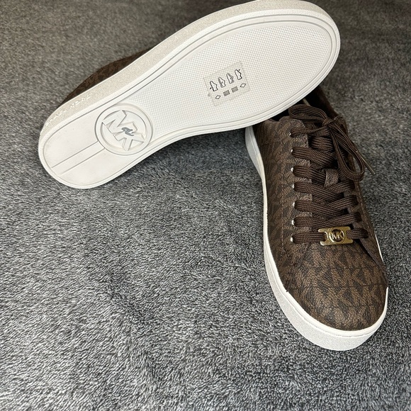 NEW Michael Kors Women Dark Brown Patterned Sneakers - Picture 4 of 5